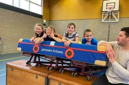 Turnen en groepsspringen